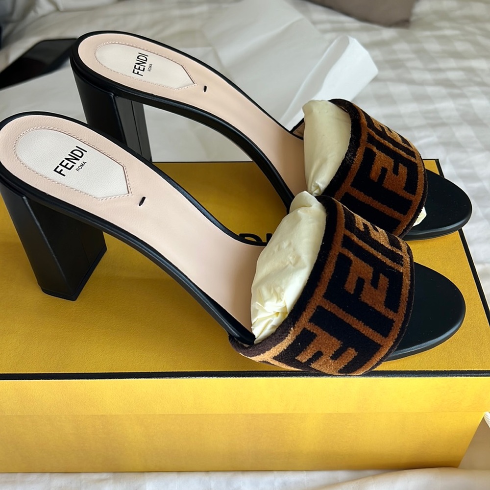 NWT Authentic Fendi Fur Heeled Sandal